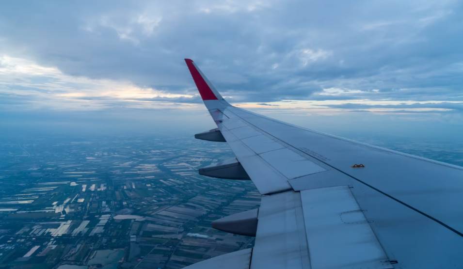 Летевший из Петербурга в Анталью самолёт сел в Будапеште