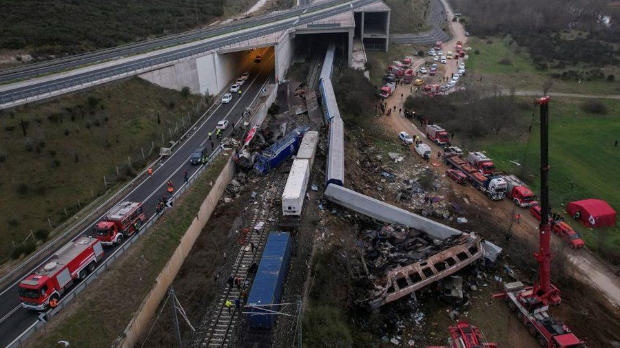 Кадры с места трагедии в Греции, где столкнулись два поезда. Обложка © Twitter / ActivistOfMusic
