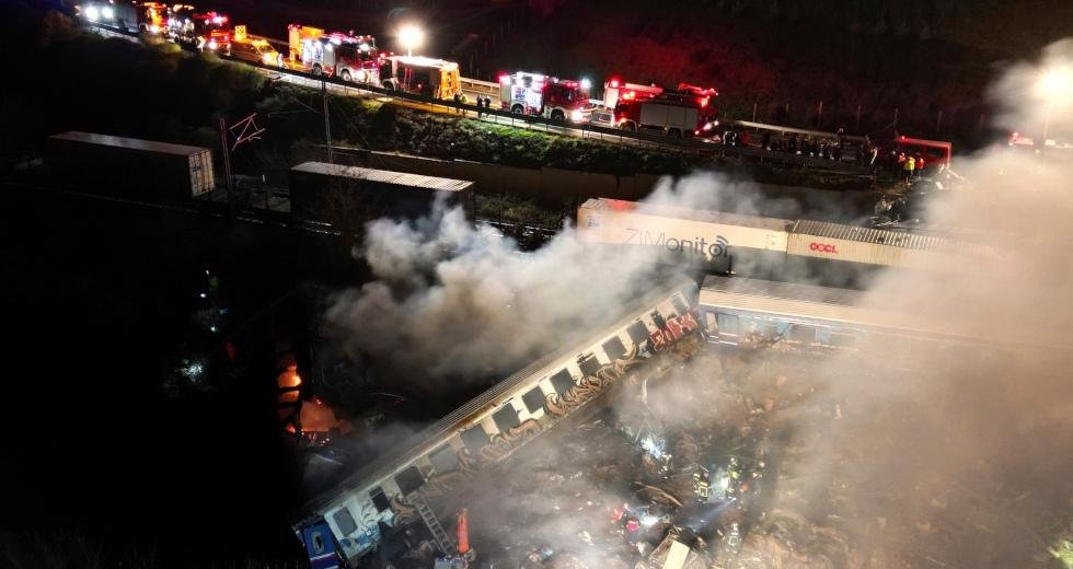 В Греции столкнулись пассажирский и грузовой поезд, погибло минимум 16 человек