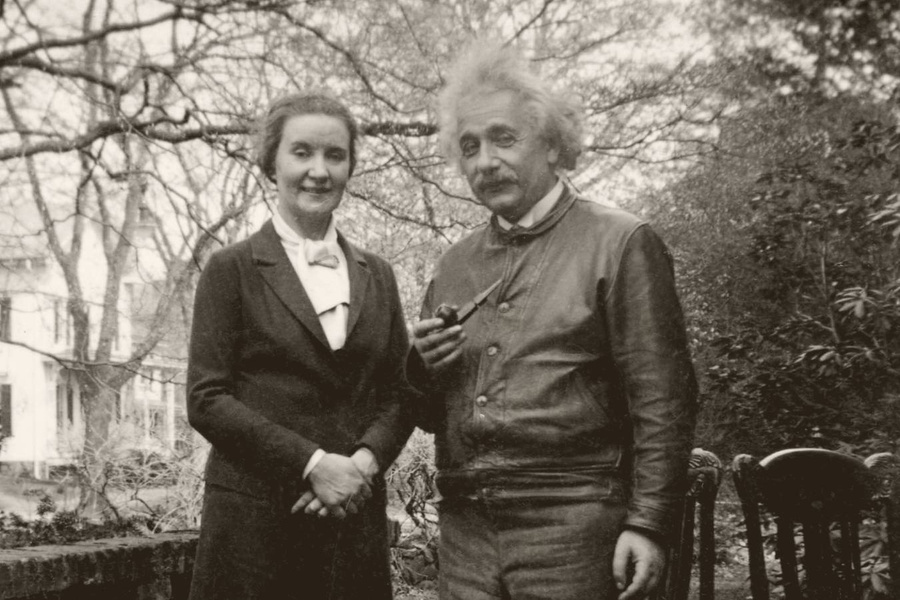 Альберт Эйнштейн с Маргаритой Конёнковой. Фото © Getty Images / Sergey Konenkov / Sygma