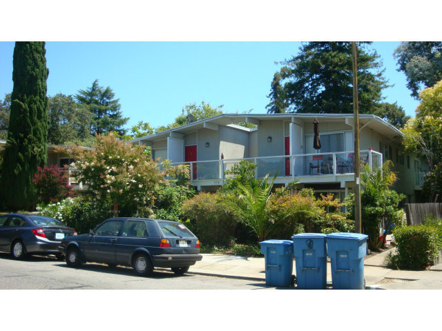 Так выглядит фасад дома по адресу в Сан-Хосе, где проживает полный тёзка Александра Незлобина. Фото © redfin.com