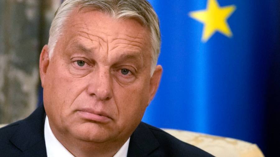 Орбан допустил, что Венгрия пересмотрит отношения с Россией
