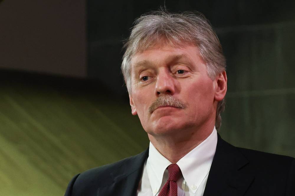 Песков призвал не преувеличивать число покинувших страну россиян