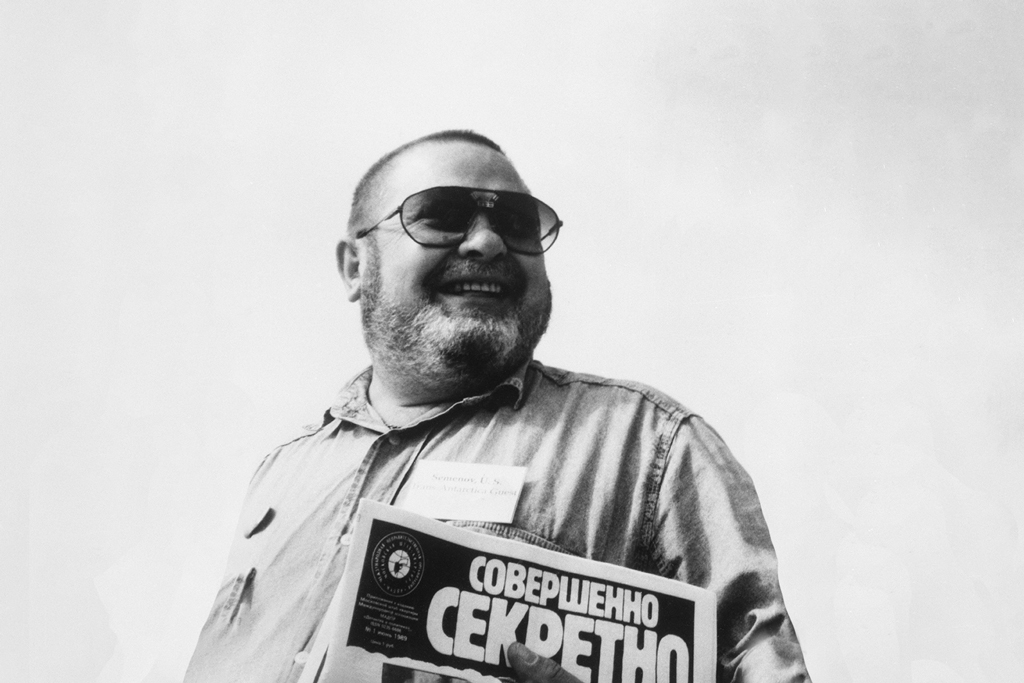 Советский писатель Юлиан Семёнов. Фото © ТАСС / Кузьмин Валентин