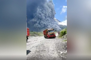 Появилось зрелищное видео извержения вулкана Судного дня