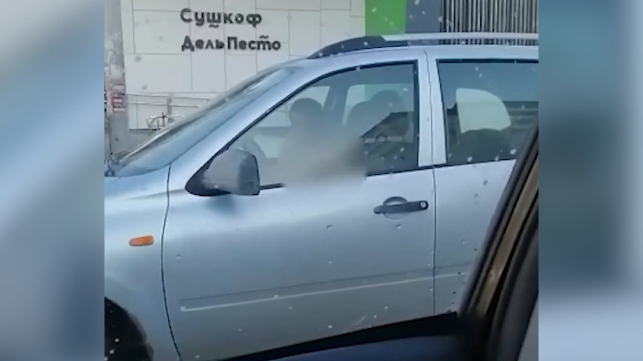 Россиянин посадил за руль маленького ребёнка, и тот чуть не устроил ДТП