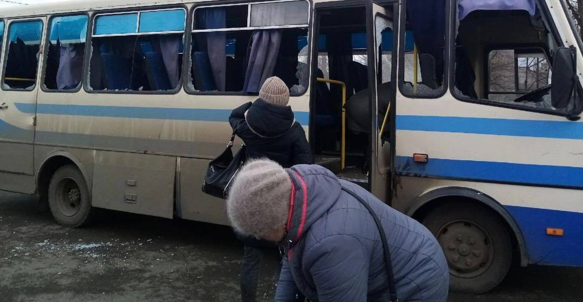 Три человека погибли и 11 ранены при ракетном ударе ВСУ по автостанции в Перевальске