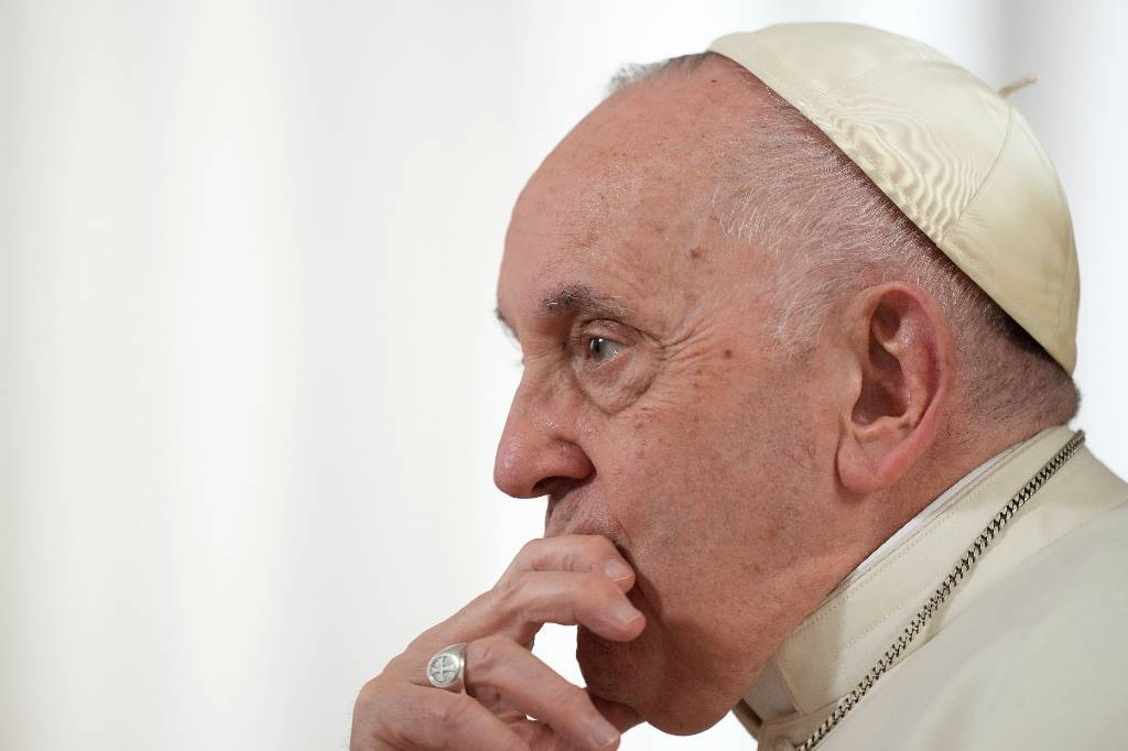 Папа римский отказался отменить обет безбрачия для священников