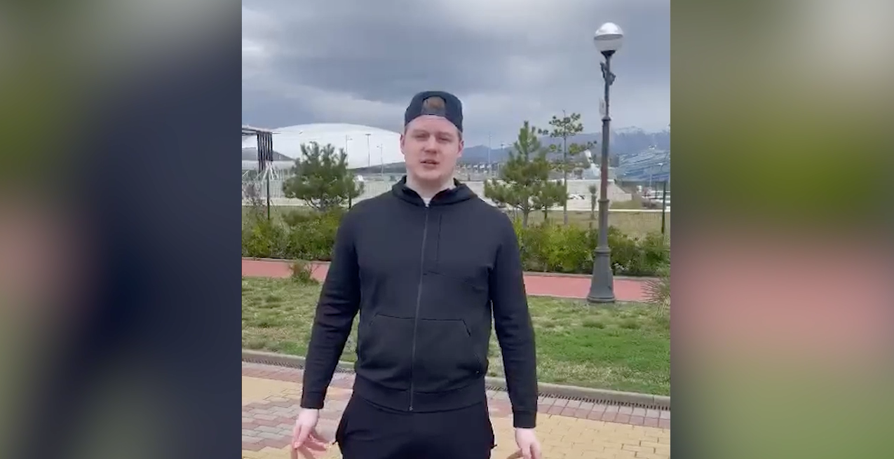 Хоккеист Иванюженков записал видео из Сочи и назвал полной ложью обвинения в убийстве