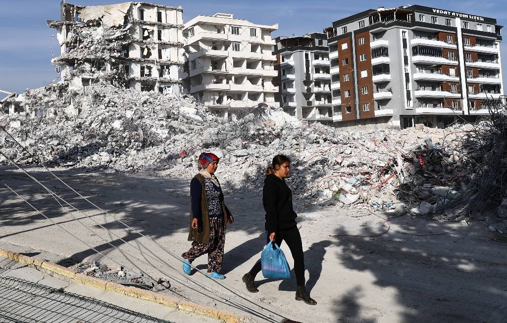 Число погибших при землетрясениях в Турции достигло 48 тысяч, пострадавших  115 тысяч