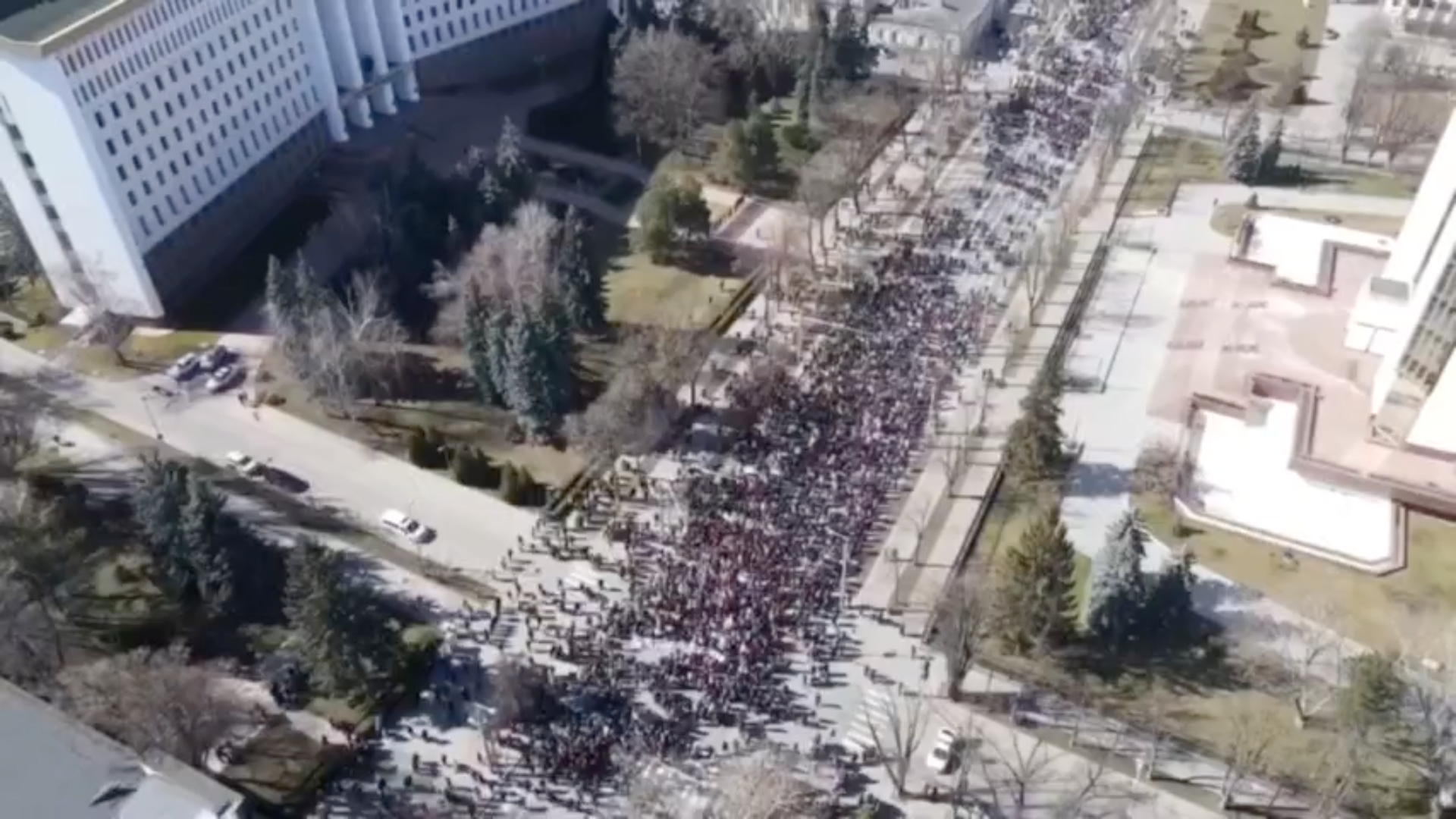 Многотысячный митинг оппозиции в Кишинёве сняли с дрона