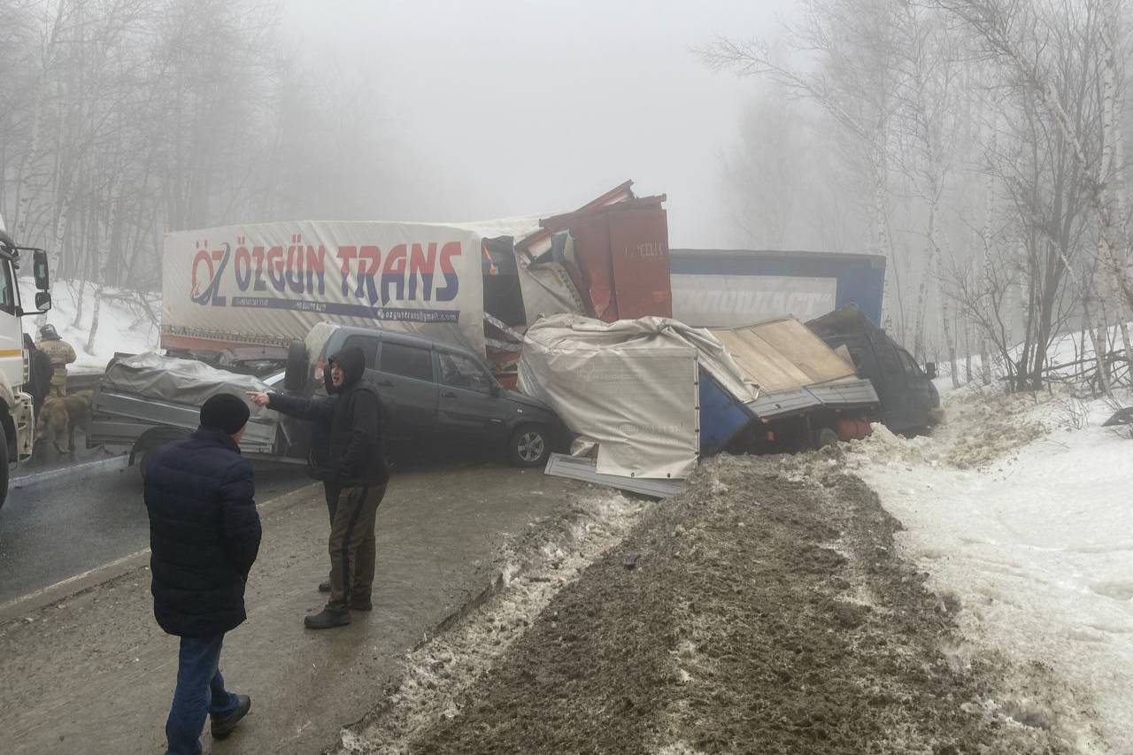 Более десяти человек пострадали в результате ДТП с участием 25 авто под Саратовом