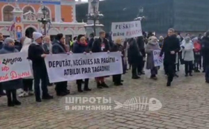 "Нет варварству!": Жители Риги встали на защиту Пушкина