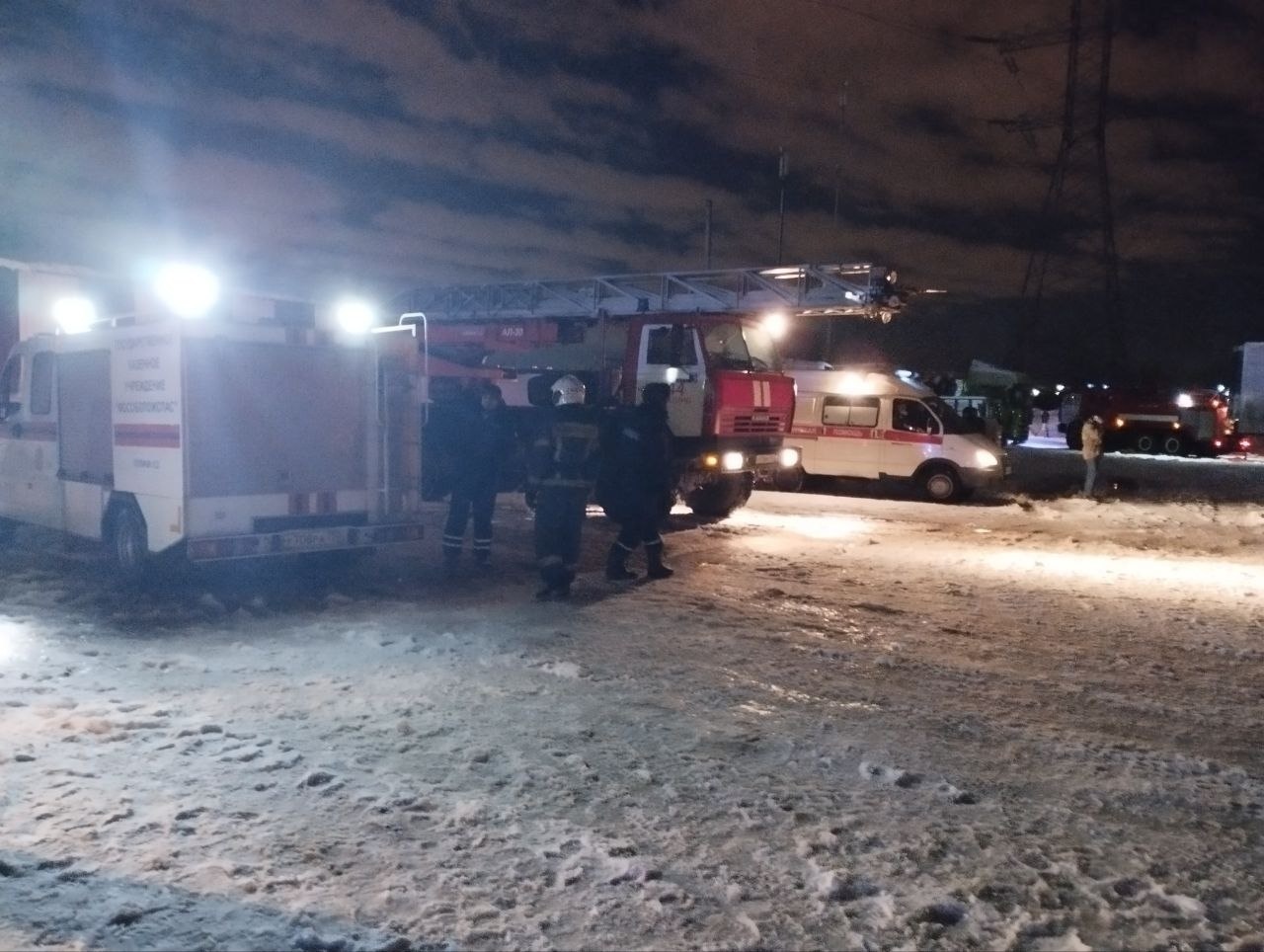 Пожарные ликвидировали открытое горение на складе в подмосковном Одинцове