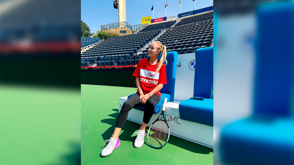 Футболка "Спартака", вызвавшая скандал, не спасла теннисистку Потапову от вылета с турнира в США