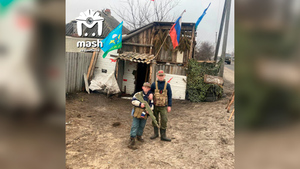 В ЛНР двое мальчиков возвели блокпост возле дома и проверяют документы родителей и соседей Фото © Telegram / Mash на Донбассе