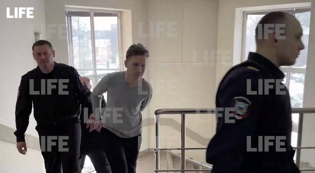 18-летнего парня, перерезавшего горло девятикласснице в Подольске, отправили в СИЗО