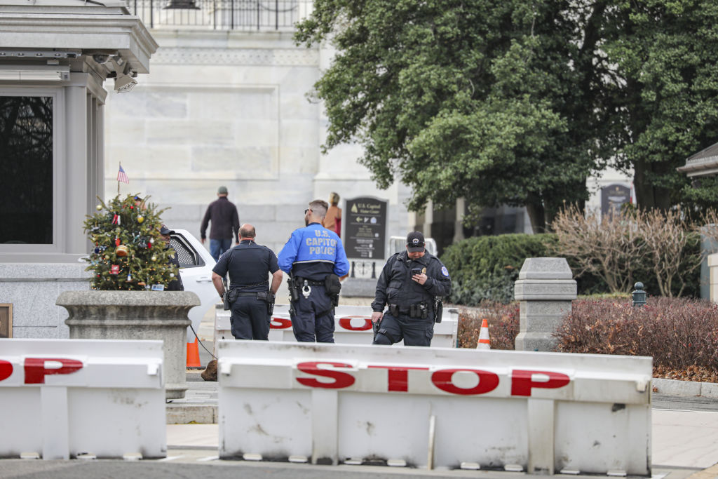 Меры безопасности вокруг здания Капитолия США. Фото © Getty Images / Celal Gunes / Anadolu Agency 