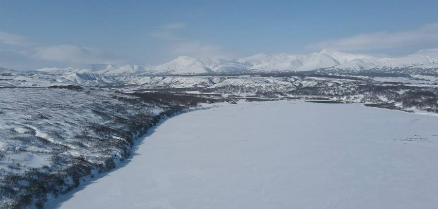 Замёрзшее Курильское озеро на Камчатке. Фото © ИА "Кам 24" / Лиана Варавская