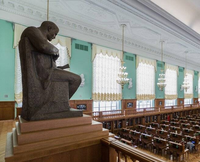 Пьяный сибиряк вломился в библиотеку по сюжету из Иронии судьбы