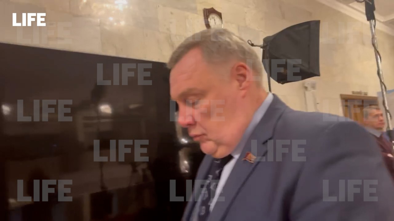 Депутат ГД Иванюженков отказался отвечать на вопрос о причастности сына к убийству в кафе