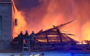 В Симферополе загорелся склад на площади 1000 квадратных метров