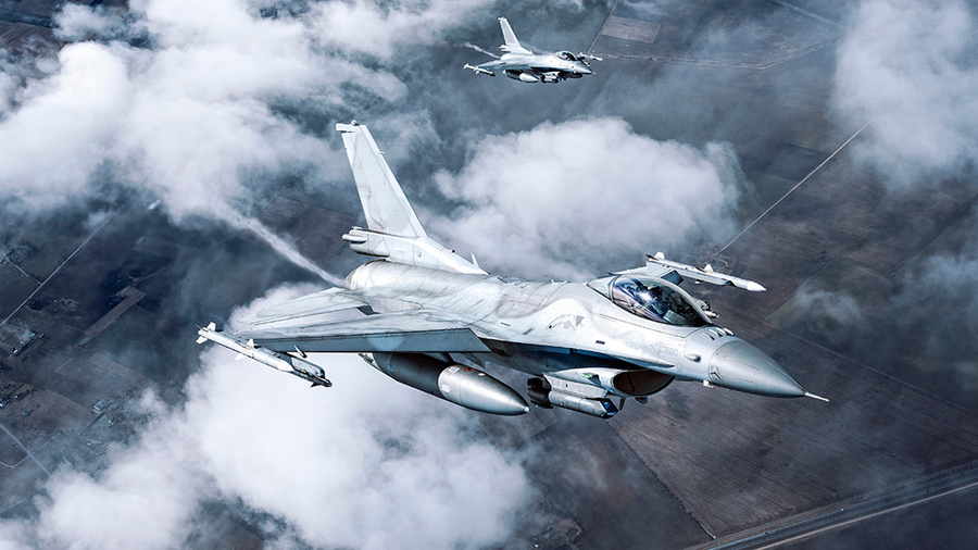 <p>Истребитель F-16. Обложка © Shutterstock</p>