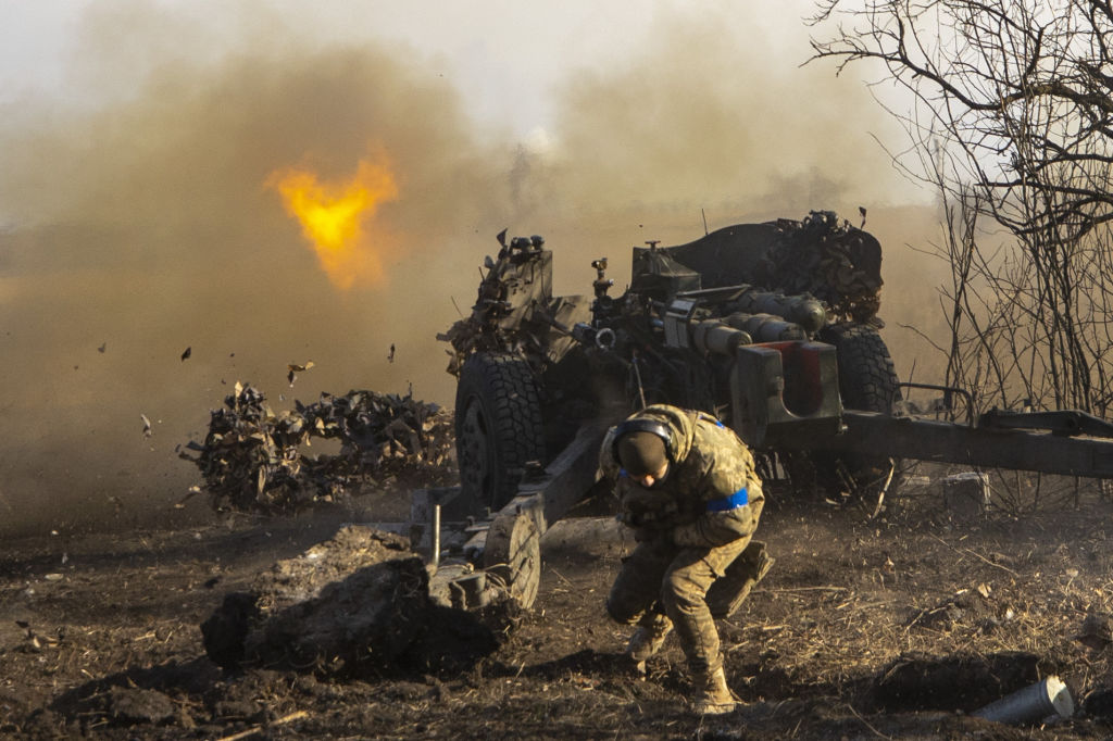 Украинские солдаты стреляют из противотанкового ракетного комплекса. Фото © Getty Images / Mustafa Ciftci / Anadolu Agency