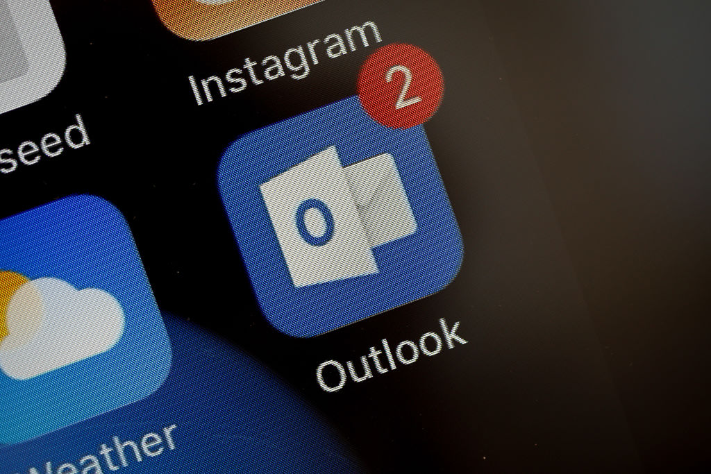 В Microsoft заявили о взломе хакерами почтового сервиса Outlook
