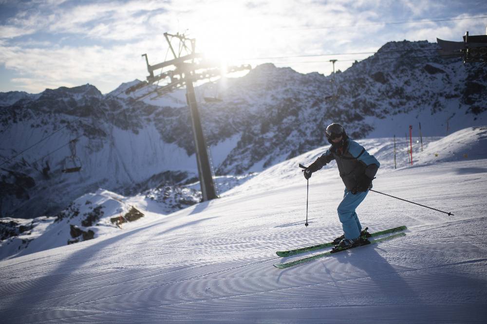 Россиянин погиб из-за схода лавины на горнолыжном курорте в Швейцарии