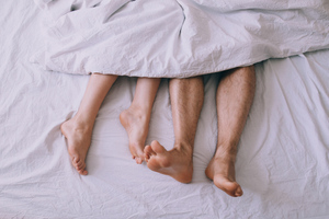 У всех счастливых пар без исключения есть привычка делать это перед сном: Проверьте себя 