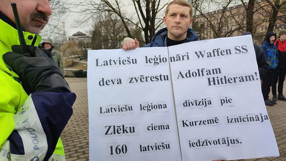 На шествии памяти латышских легионеров СС в Риге задержали члена Русского союза Латвии
