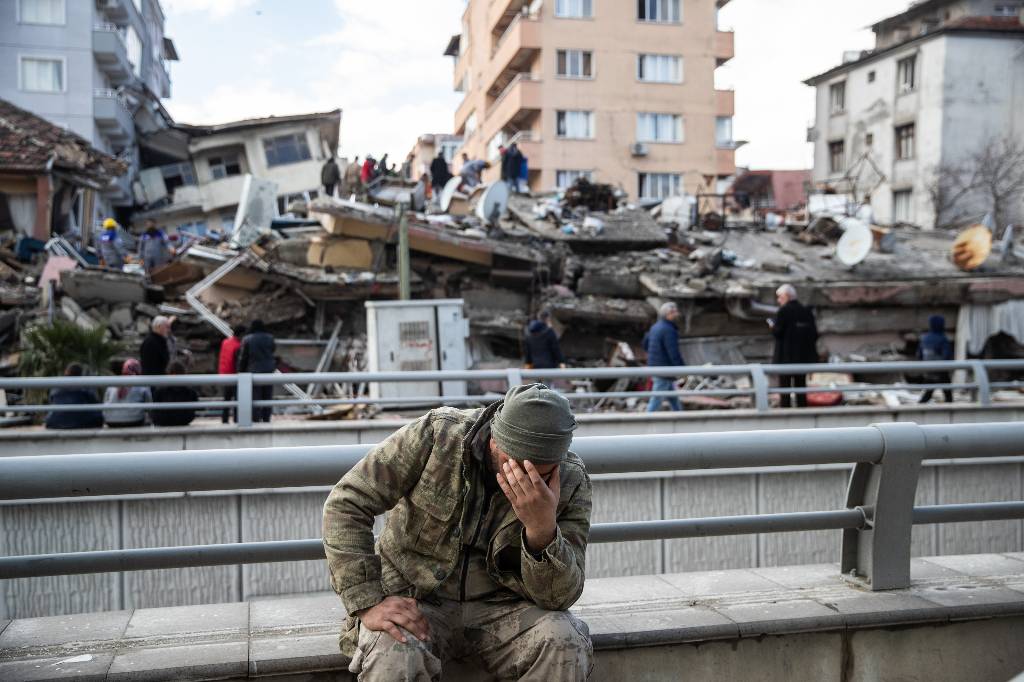 Ущерб от разрушительных землетрясений в Турции превысил 105 миллиардов долларов
