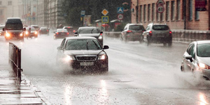 Автовладельцам рассказали, как "не сесть в лужу" на весенней дороге