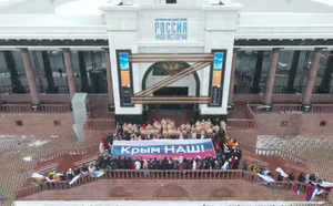 Жители Южно-Сахалинска устроили флешмоб в честь годовщины воссоединения Крыма с Россией