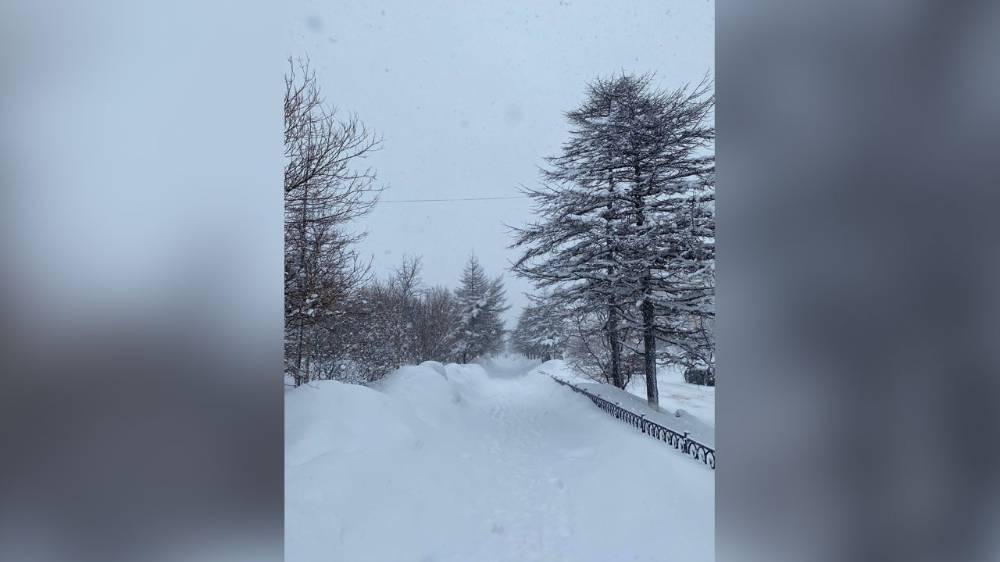 В Магадане с начала недели выпала месячная норма снега