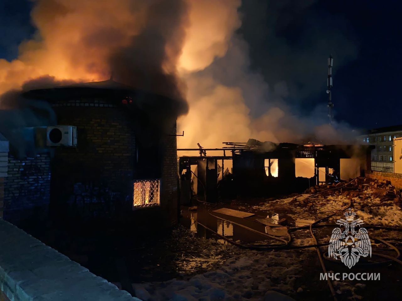 Пожар во Владивостоке. Фото © Telegram / ГУ МЧС России по Приморскому краю
