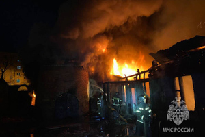 Пожар превратил в руины бывший детский городок во Владивостоке