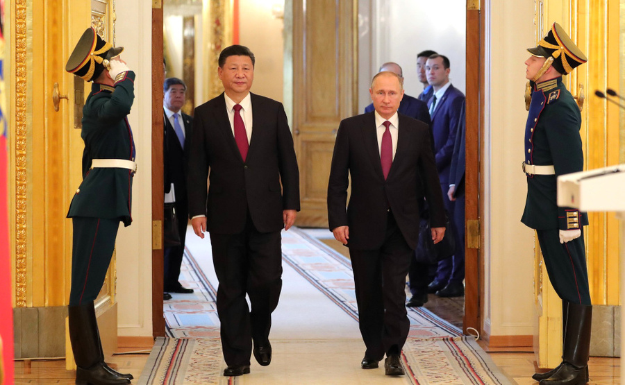 Председатель КНР Си Цзиньпин и президент России Владимир Путин. Обложка © kremlin