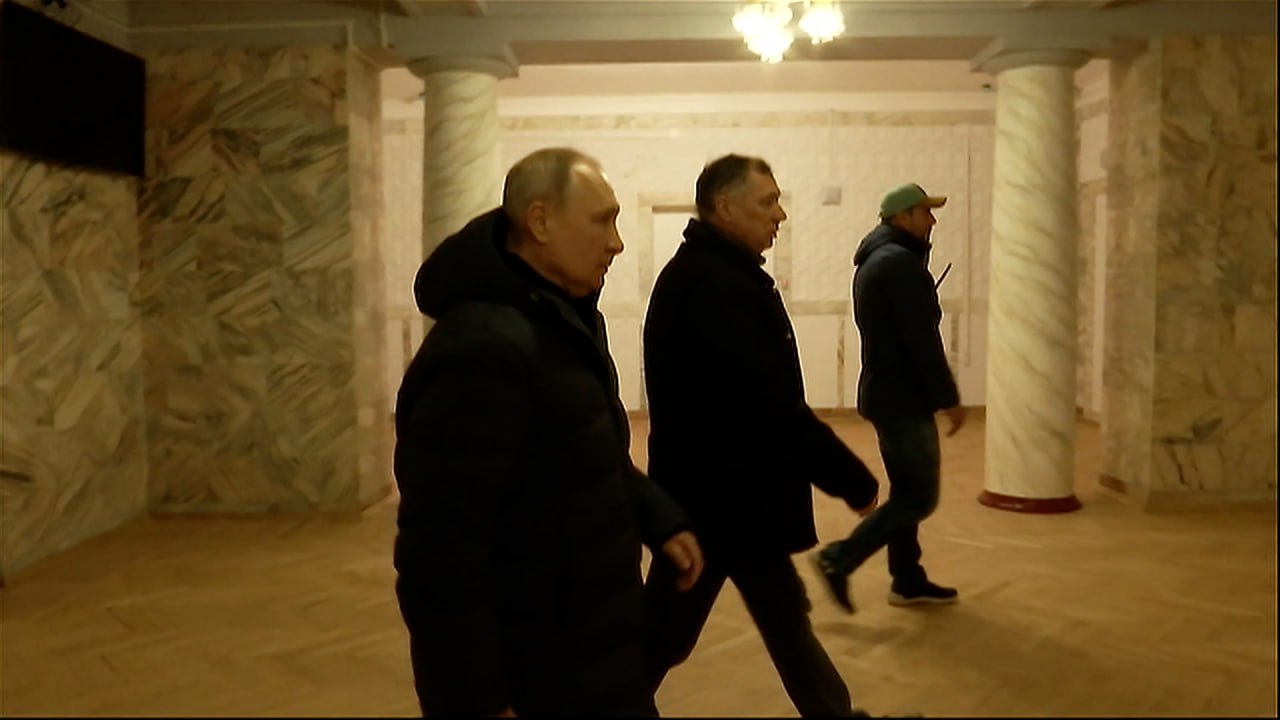 Путин осмотрел филармонию в Мариуполе, которую восстановили за три месяца