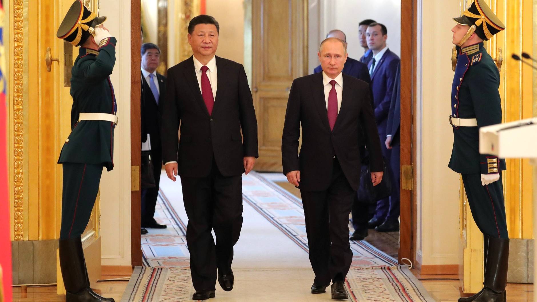 Путин рассказал, как они познакомились с Си Цзиньпином