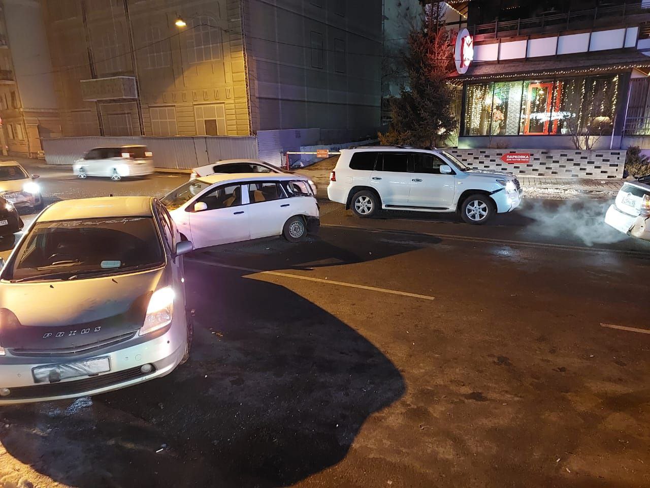 Во Владивостоке пьяный водитель устроил массовое ДТП, пострадали две женщины