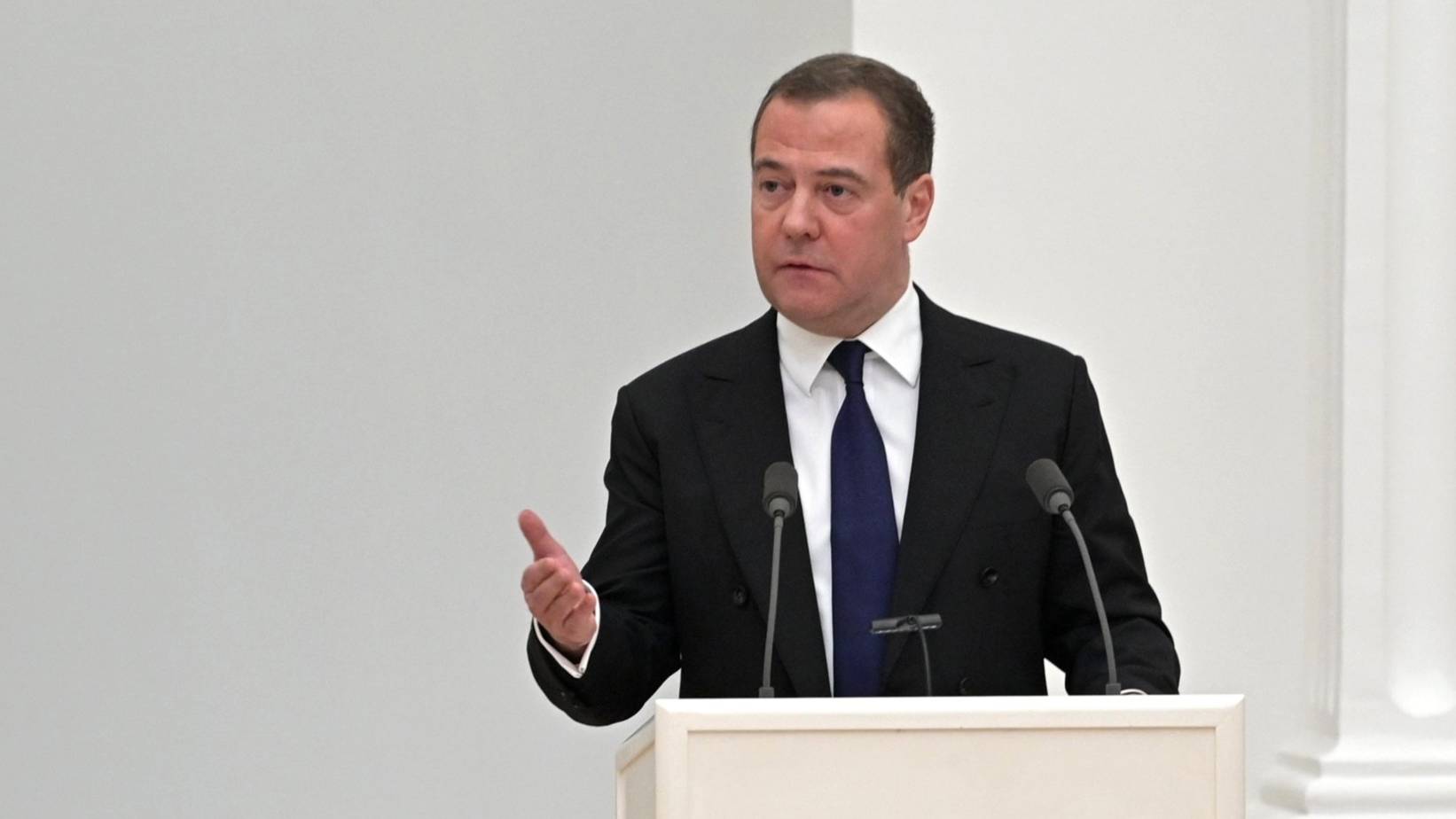 Медведев заявил, что поставки НАТО самолётов Киеву будут вступлением в войну с Россией