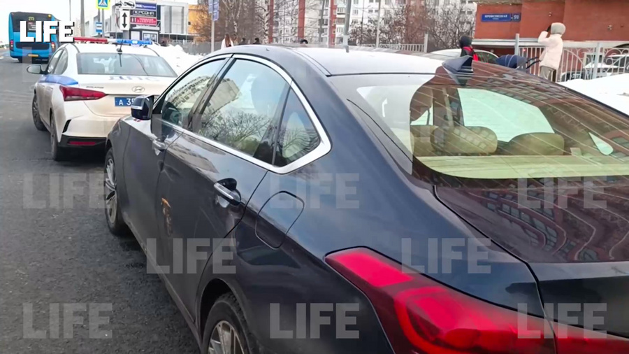 <p>Автомобиль Ларисы Вербицкой оказался повреждён в результате ДТП. Фото © LIFE</p>