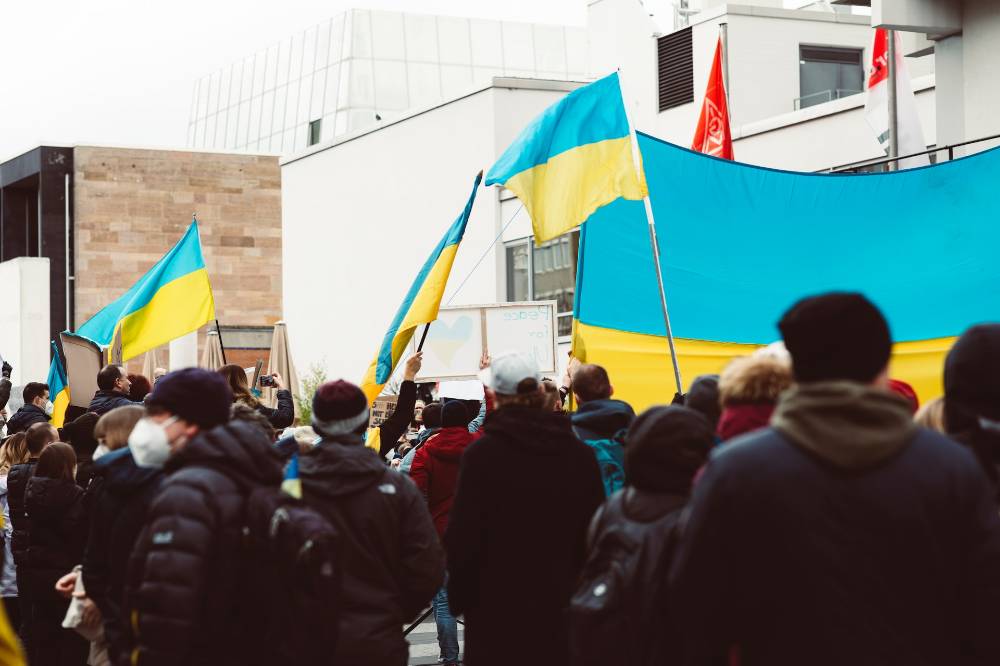 Депутат Бундестага обвинил Запад в демонизации русских и проукраинской пропаганде