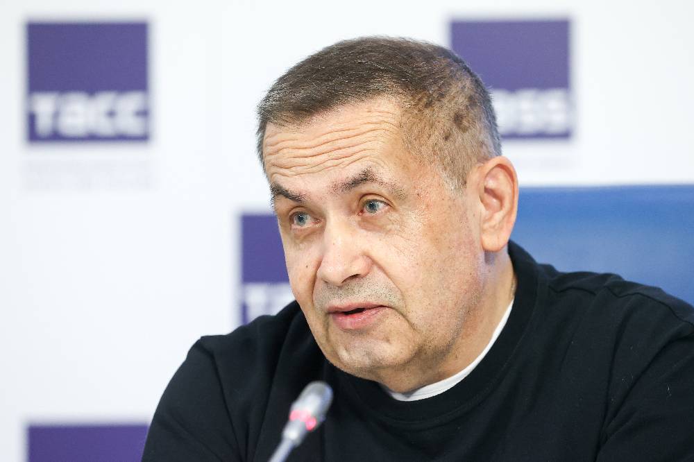 Они все вернутся: Лидер группы Любэ рассказал, как относится к уехавшим из РФ артистам