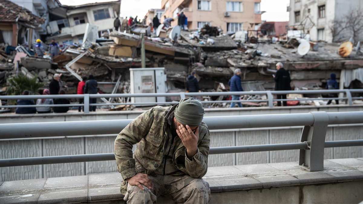 Удары титановых стержней, HAARP и ядерные взрывы: что может стоять за землетрясениями в Турции