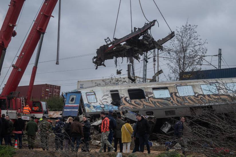 Число погибших при столкновении двух поездов в Греции увеличилось до 57