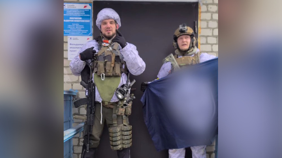 Участник украинской ДРГ Денис Никитин, а также четвёртый член группировки, личность которого не установлена. Фото © SHOT