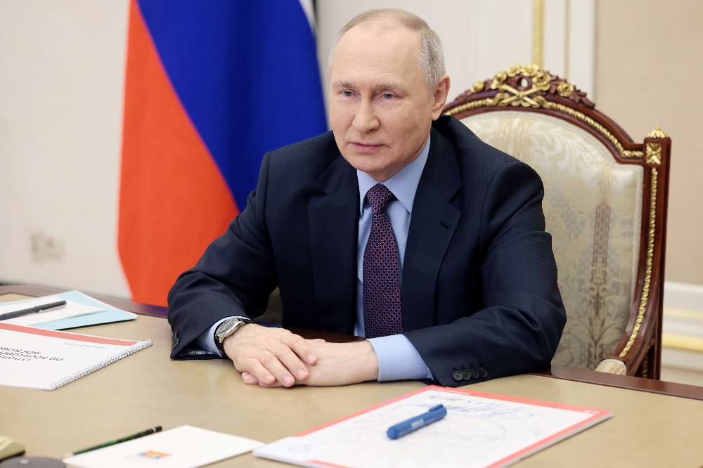 Путин поблагодарил педагогов за неизменную веру в Россию, которую они передают ученикам